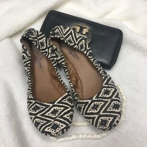 NWOT Lucky Brand Geometric Printed Flats Size 8.5